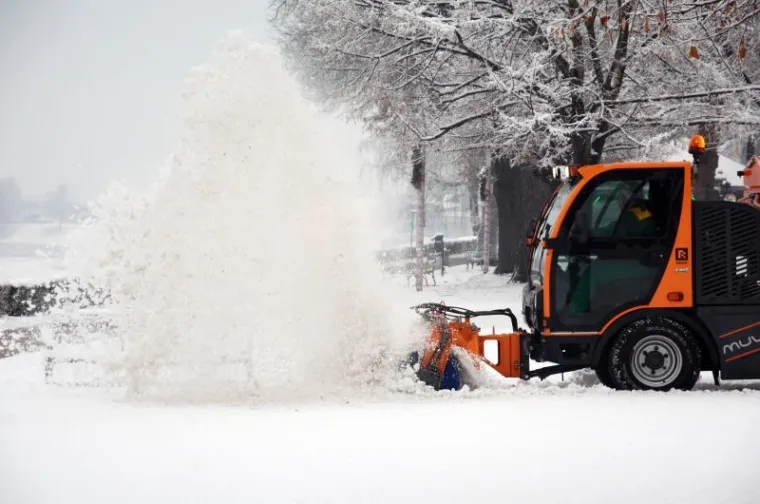 SNIJEG ZABIJELIO HRVATSKU: U Gorskom kotaru napadalo 20 centimetara, stigao i nadomak Splita