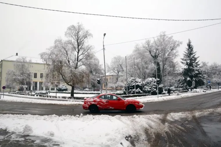 Snijeg u Sisku nije zadavao probleme u prometu.