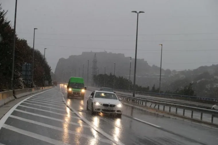 SNIJEG ZABIJELIO HRVATSKU: U Gorskom kotaru napadalo 20 centimetara, stigao i nadomak Splita