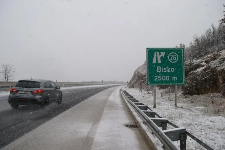 Snijeg počeo padati na autoceti A1 nedaleko od cvora Bi&scaron;ko.