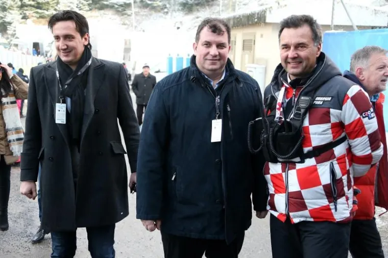 KRALJICA NAVIJAČA: Dotjerana Vjekoslava Bach plijenila pažnju u publici na Sljemenu