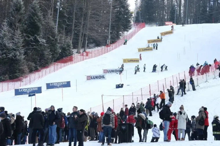 NA SLEME, NA SLEME: Hrvati okupirali Zagrebačku goru, snježni spektakl jo&scaron; jednom nije razočarao