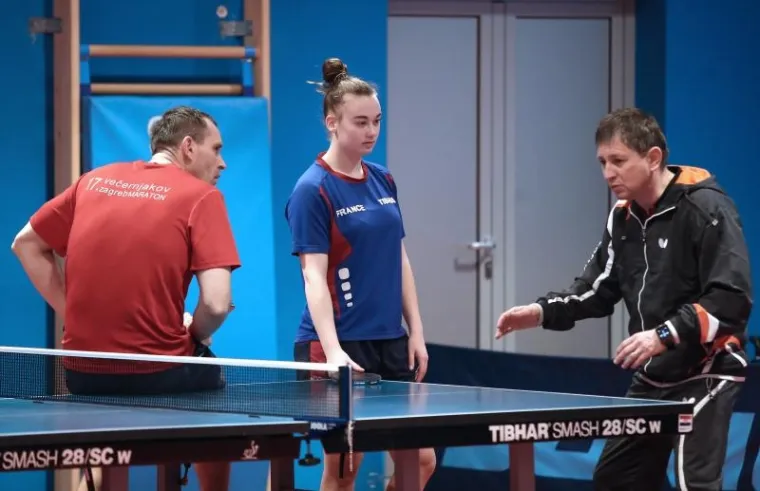 MLADI UČILI OD NAJBOLJIH: Stolnoteniske legende podučavale buduće zvijezde celuloidne loptice