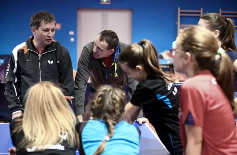 MLADI UČILI OD NAJBOLJIH: Stolnoteniske legende podučavale buduće zvijezde celuloidne loptice