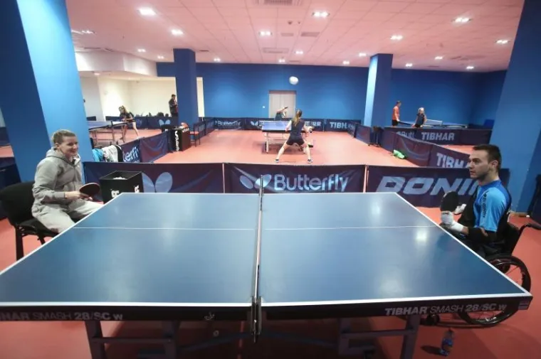 MLADI UČILI OD NAJBOLJIH: Stolnoteniske legende podučavale buduće zvijezde celuloidne loptice