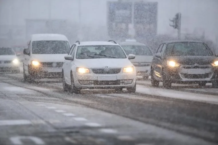 Snježna mećava iznenadila građane Zagreba
