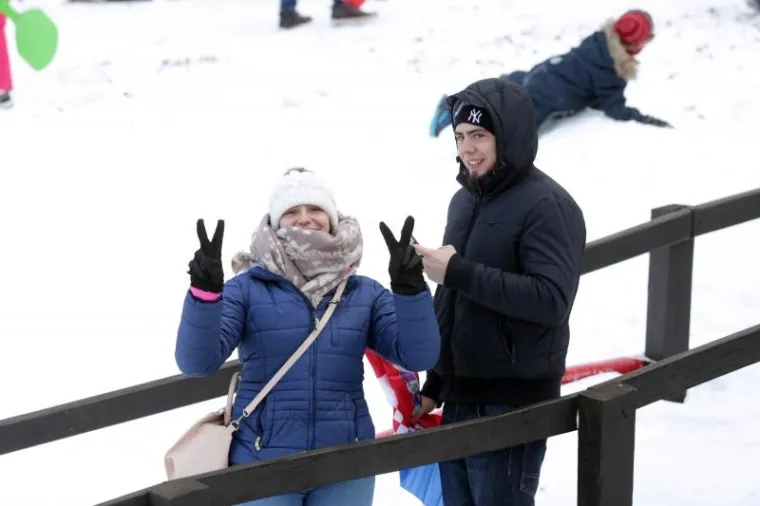 SJAJAN AMBIJENT NA SLJEMENU: Pogledajte kakva atmosfera vlada na mu&scaron;kom slalomu