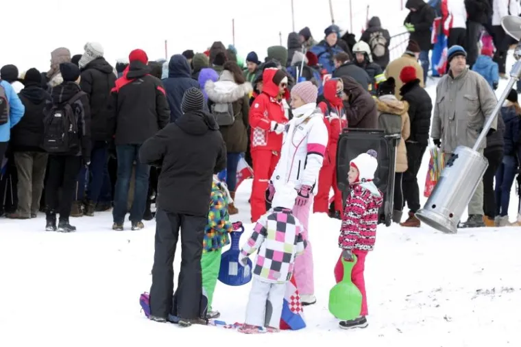 Lijepo je ozračje bilo na Sljemenu tijekom mu&scaron;kog slaloma za Svjetski skija&scaron;ki kup