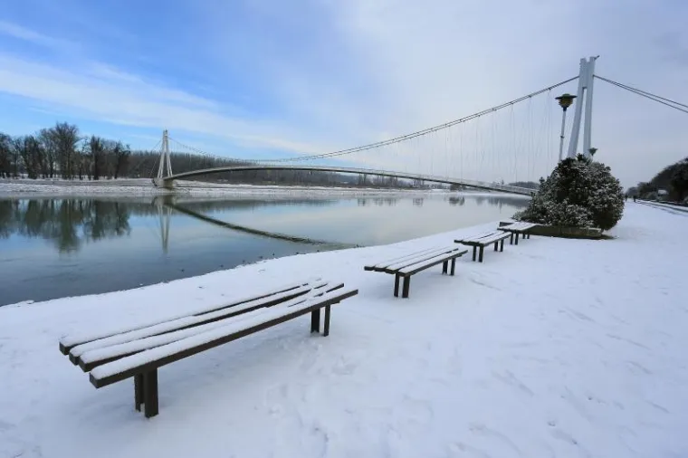 Prvi ovogodi&scaron;nji snijeg zabijelio Hrvatsku, ima ga i u priobalju