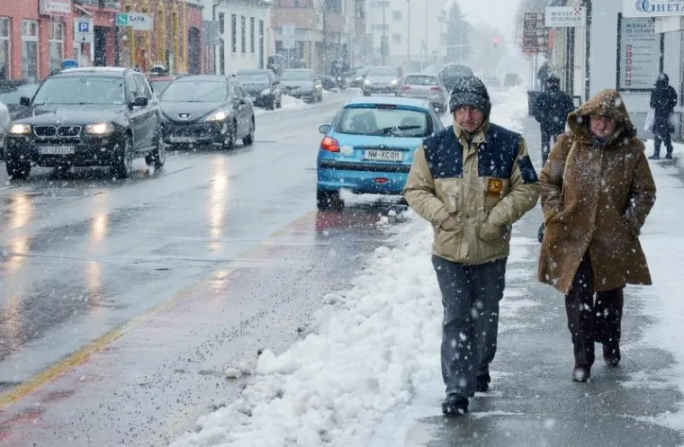Prvi ovogodi&scaron;nji snijeg zabijelio Hrvatsku, ima ga i u priobalju
