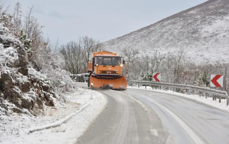 Prvi ovogodi&scaron;nji snijeg zabijelio Hrvatsku, ima ga i u priobalju