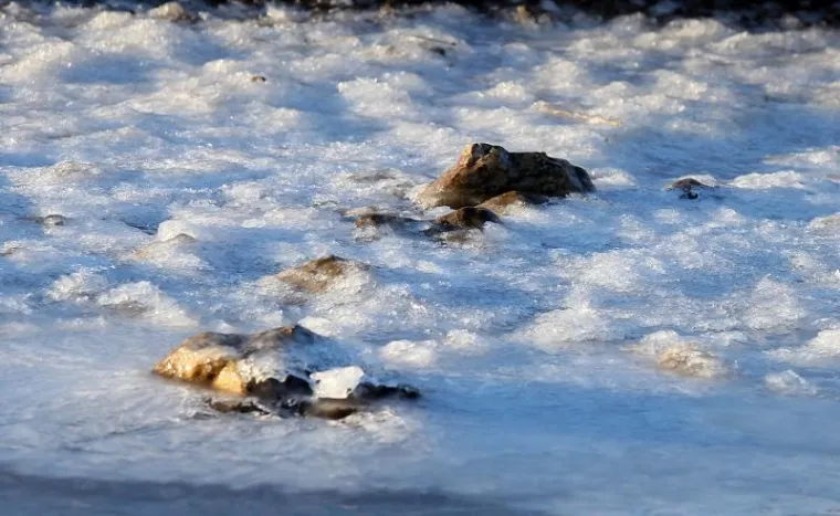 SPEKTAKULARNI PRIZORI KOD TISNOG: Pogledajte kako izgleda zaleđeno more!