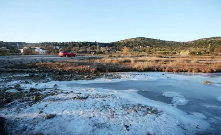 SPEKTAKULARNI PRIZORI KOD TISNOG: Pogledajte kako izgleda zaleđeno more!
