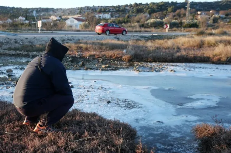 SPEKTAKULARNI PRIZORI KOD TISNOG: Pogledajte kako izgleda zaleđeno more!