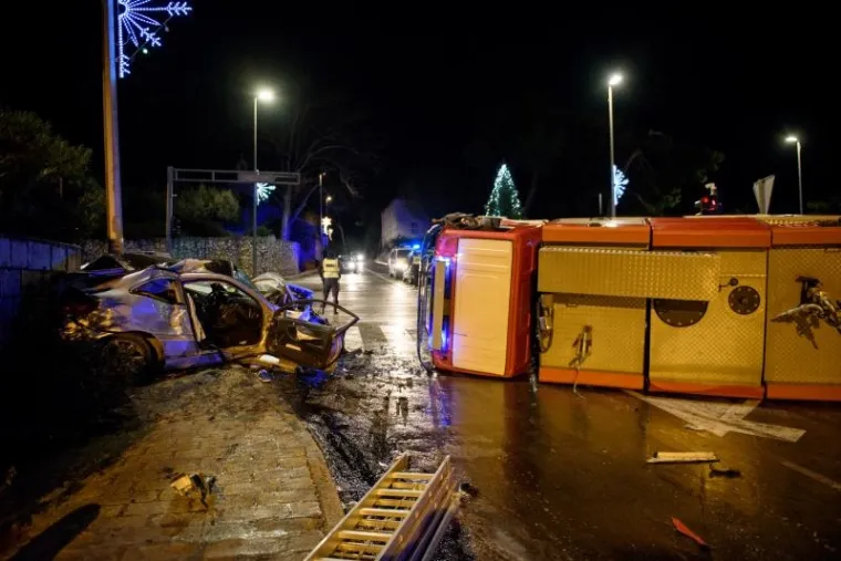 U NESREĆI U DUBROVNIKU VI&Scaron;E OSOBA OZLIJEĐENO: Voda se izlila iz vatrogasne cisterne i zaledila čitav kolnik