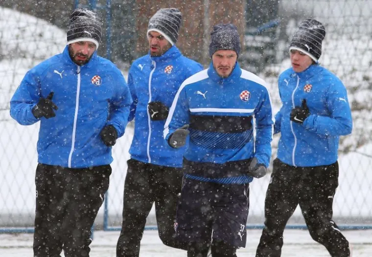 SNJEŽNE RADOSTI U MAKSIMIRU: 'Zabundani' dinamovci krenuli u avanturu zvanu 'lov na Rijeku'