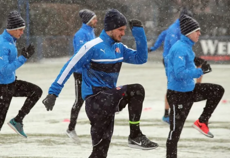SNJEŽNE RADOSTI U MAKSIMIRU: 'Zabundani' dinamovci krenuli u avanturu zvanu 'lov na Rijeku'