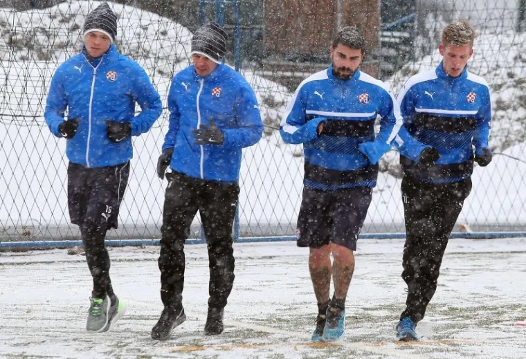 SNJEŽNE RADOSTI U MAKSIMIRU: 'Zabundani' dinamovci krenuli u avanturu zvanu 'lov na Rijeku'