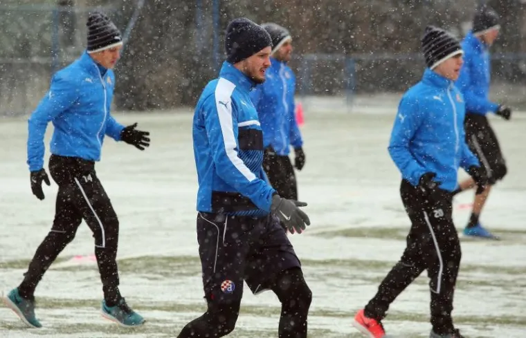 SNJEŽNE RADOSTI U MAKSIMIRU: 'Zabundani' dinamovci krenuli u avanturu zvanu 'lov na Rijeku'