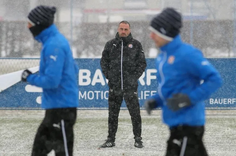 SNJEŽNE RADOSTI U MAKSIMIRU: 'Zabundani' dinamovci krenuli u avanturu zvanu 'lov na Rijeku'