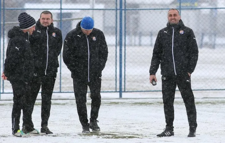 SNJEŽNE RADOSTI U MAKSIMIRU: 'Zabundani' dinamovci krenuli u avanturu zvanu 'lov na Rijeku'