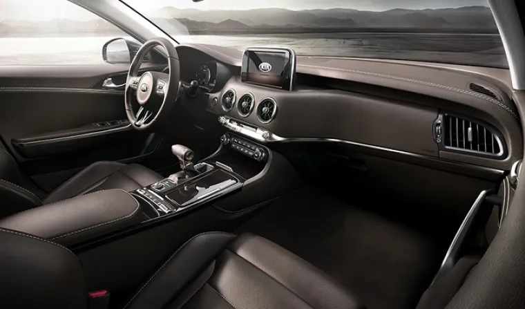 STIGLA KIA STINGER GT: Najsportskiji model južnokorejskog proizvođača traži svoje mjesto u visokom dru&scaron;tvu