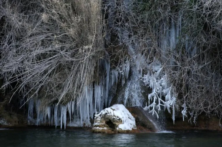 BAJKOVITA ZIMSKA IDILA: Polarni val hladnoće zaledio poznate slapove Krke
