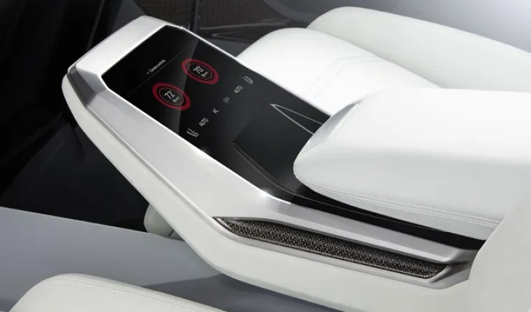 ZADIVIO IZGLEDOM I PROSTRANO&Scaron;ĆU: Audi Q8 nikog ne ostavlja ravnodu&scaron;nim