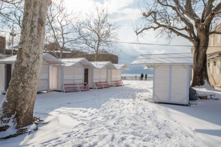 PRIZORI KOJI SE NE VIĐAJU ČESTO: Ulice grada Dubrovnika prekrio je snježni pokrivač