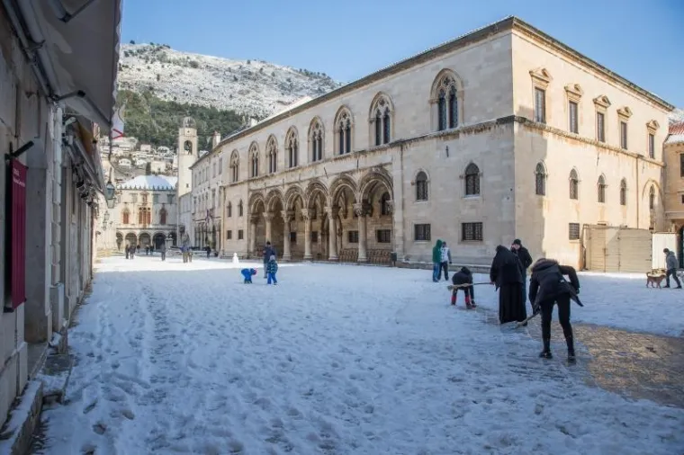 BIJELI DUBROVNIK: Poznati sredozemni biser prekriven snijegom