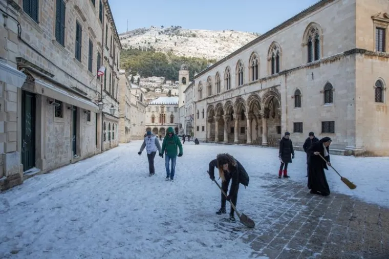 BIJELI DUBROVNIK: Poznati sredozemni biser prekriven snijegom