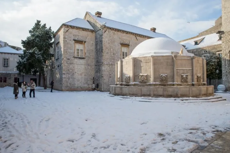 BIJELI DUBROVNIK: Poznati sredozemni biser prekriven snijegom