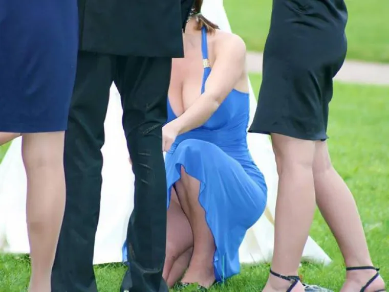 DJEVERUŠA POTPUNO ZASJENILA MLADENKU: Odabrala haljinu zbog koje su na vjenčanju gledali samo nju