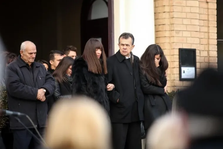 U NAJTEŽIM TRENUCIMA IPAK UZ NJU: Mario Mamić do&scaron;ao je na sprovod majke svoje biv&scaron;e supruge Monike Kravić