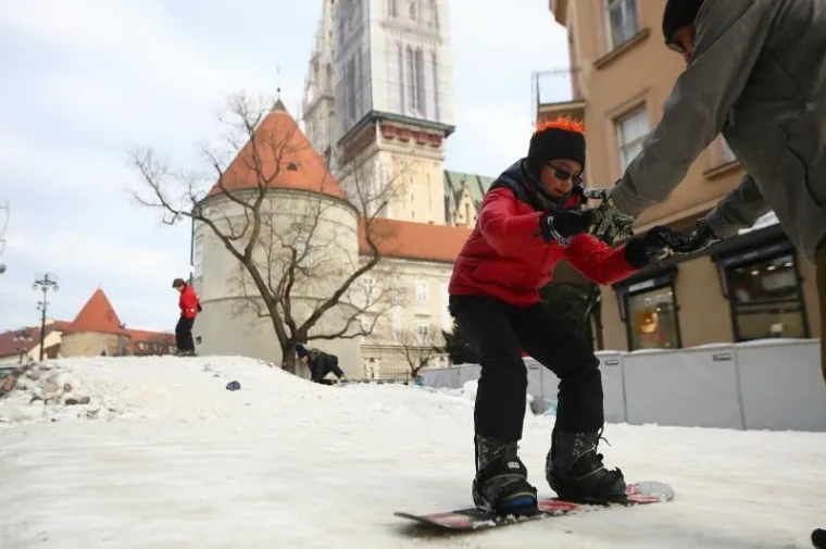 Skijanje u centru Zagreba.