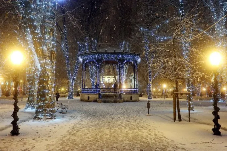 ROMANTIČNI UGOĐAJ ZAGREBAČKE VEČERI: Pogledajte kako izgleda centar grada pod snježnim pokrivačem
