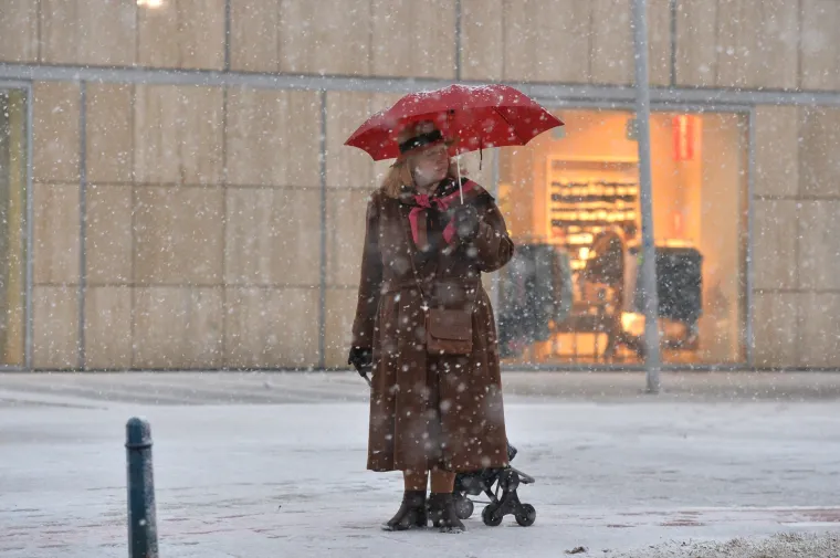 Snježna mećava zabijelila Zagreb i uzrokovala prometni kolaps