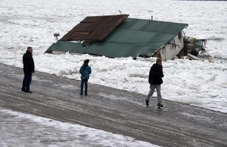 Progla&scaron;ena izvanredna obrana: Sante leda o&scaron;tetile splavove i čamce na Dunavu