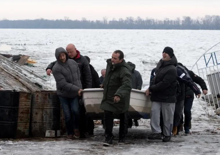 Progla&scaron;ena izvanredna obrana: Sante leda o&scaron;tetile splavove i čamce na Dunavu
