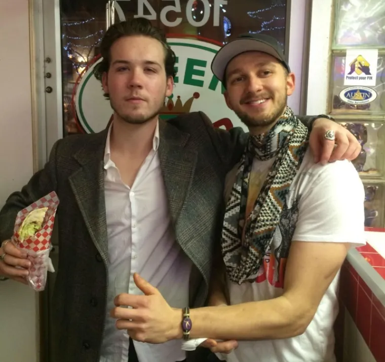 Ljudi iz galerije mislili su da su se fotografirali sa zvijezdama, a zapravo su nai&scaron;li na obične dvojnike. U nekim slučajevima čak niti na to. Koliko dvojnici iz galerije sliče pravim zvijezdama, provjerite u nastavku. "Shia LaBeouf"