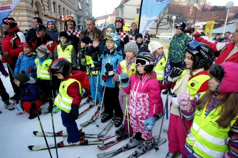 Najbolji hrvatski skijaš svih vremena Ivica Kostelić u nedjelju je zatvorio stazu u Bakačevoj ulici u Zagrebu i FIS World Snow Day.
