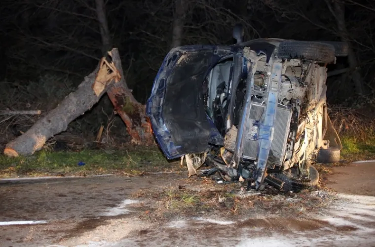 STRAVIČNA PROMETNA KOD VODICA: Te&scaron;ko ozlijeđeno vi&scaron;e osoba, automobil je smrskan