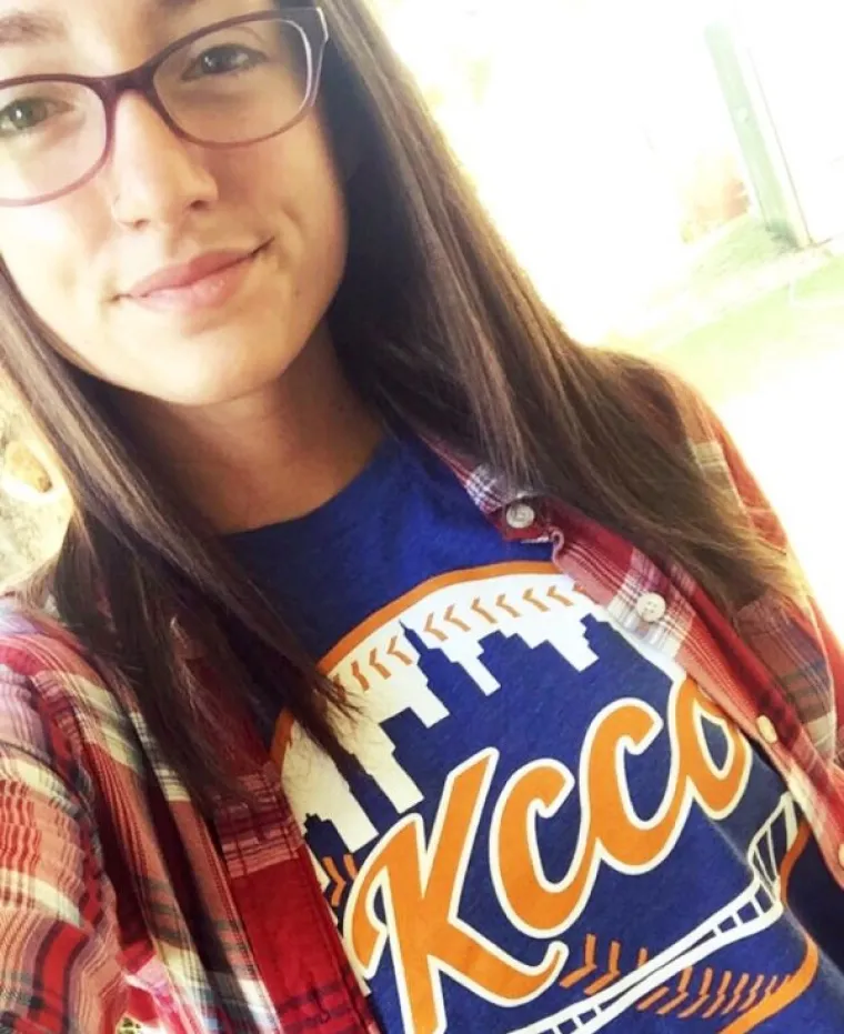 PRIZNAJTE, I VAMA BJEŽI OKO: Htjele su se pohvaliti slatkim jamicama na obrazu, ali svi gledaju ne&scaron;to drugo