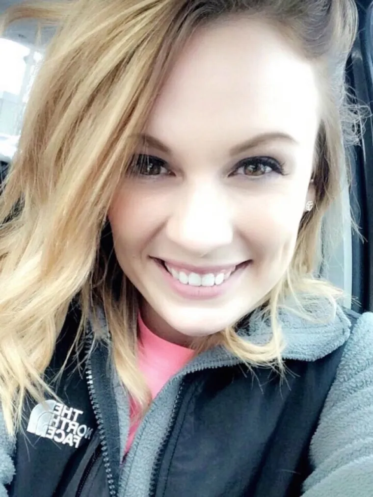 PRIZNAJTE, I VAMA BJEŽI OKO: Htjele su se pohvaliti slatkim jamicama na obrazu, ali svi gledaju ne&scaron;to drugo