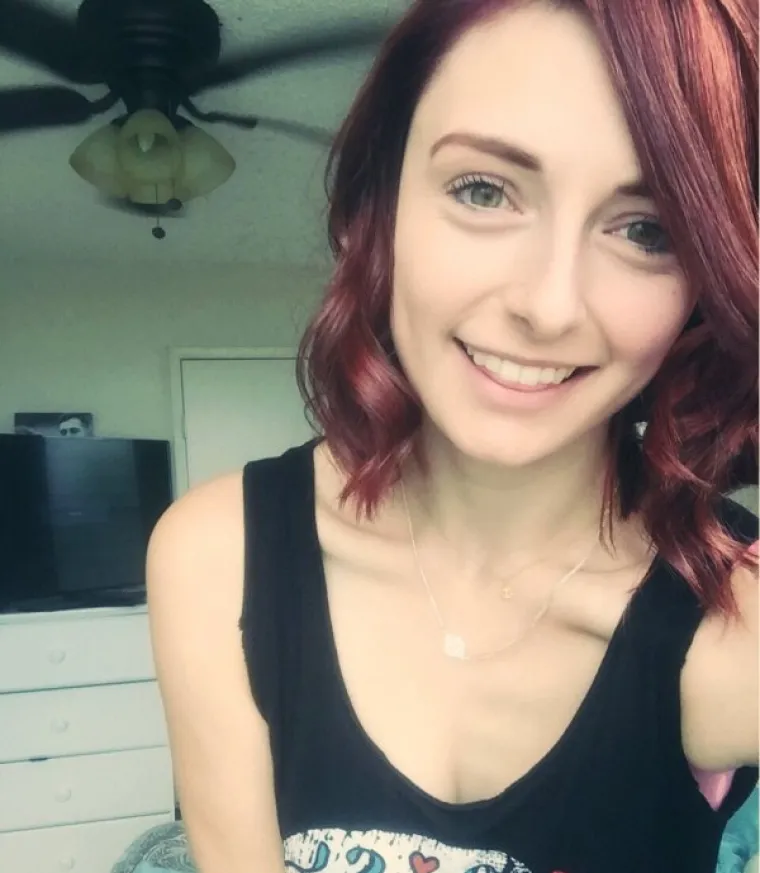 PRIZNAJTE, I VAMA BJEŽI OKO: Htjele su se pohvaliti slatkim jamicama na obrazu, ali svi gledaju ne&scaron;to drugo