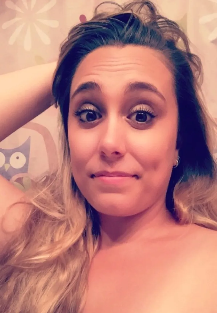 PRIZNAJTE, I VAMA BJEŽI OKO: Htjele su se pohvaliti slatkim jamicama na obrazu, ali svi gledaju ne&scaron;to drugo