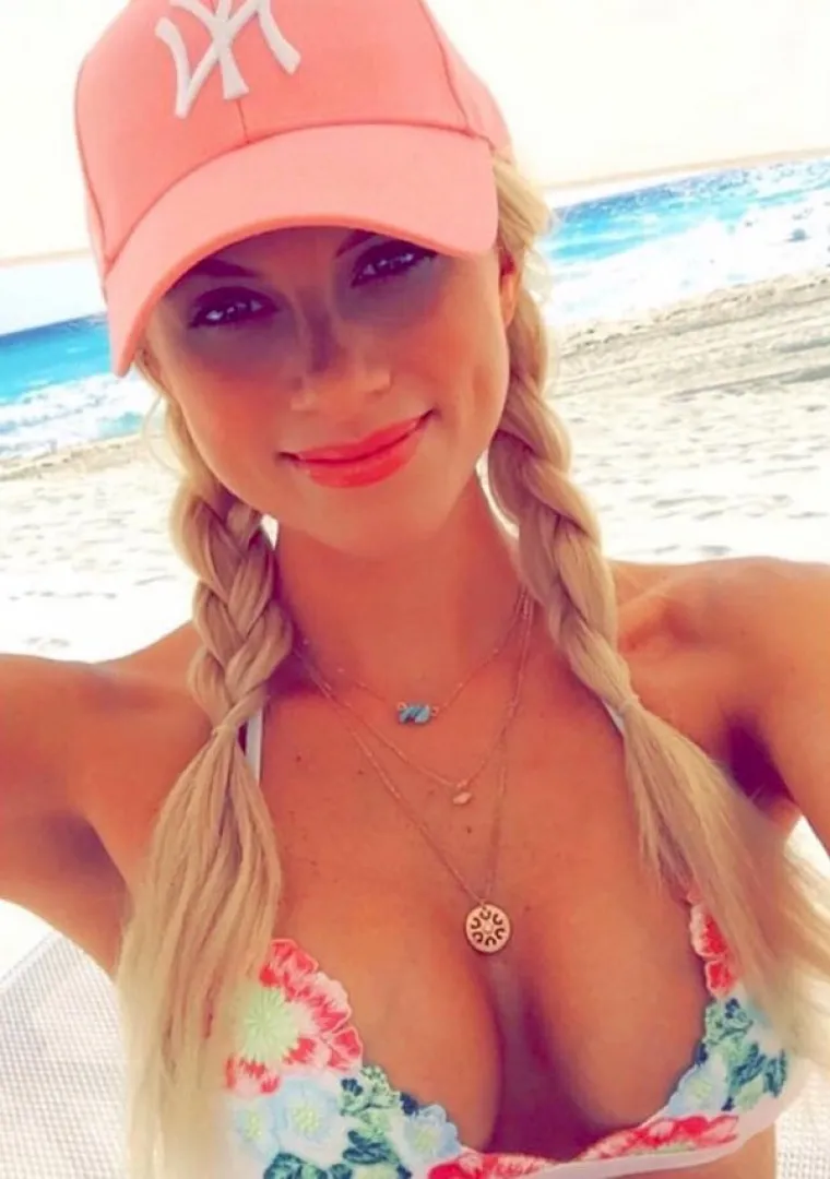 PRIZNAJTE, I VAMA BJEŽI OKO: Htjele su se pohvaliti slatkim jamicama na obrazu, ali svi gledaju ne&scaron;to drugo