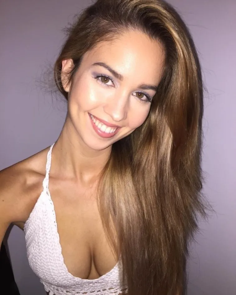 PRIZNAJTE, I VAMA BJEŽI OKO: Htjele su se pohvaliti slatkim jamicama na obrazu, ali svi gledaju ne&scaron;to drugo