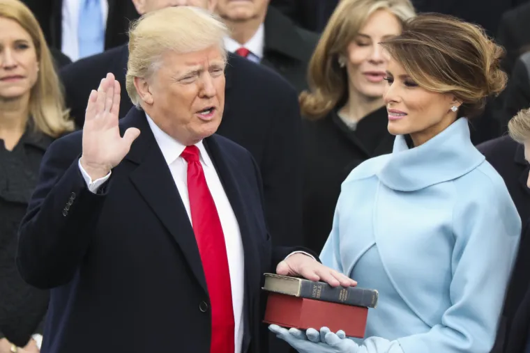 Melania Trump na inauguraciji podsjetila na Jackie Kennedy u plavom