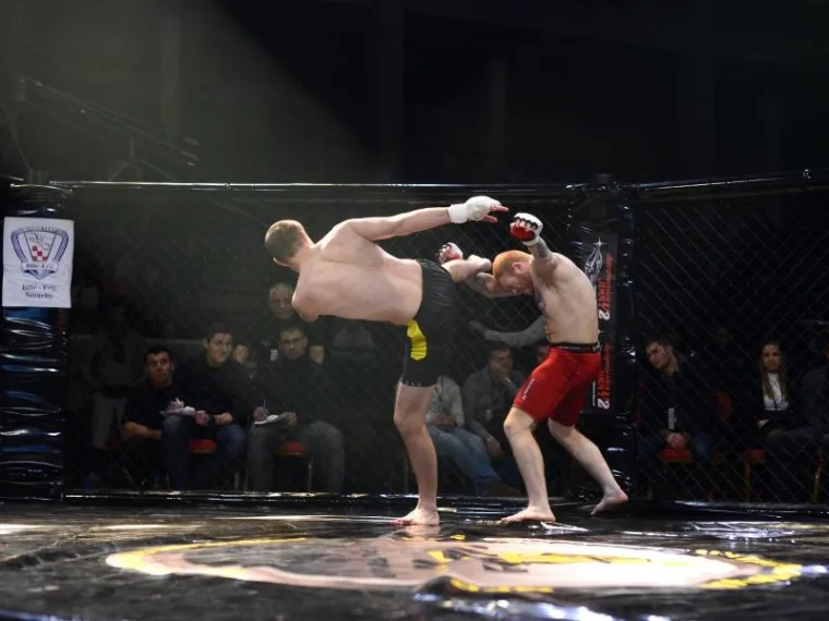SPEKTAKL ZA PAMĆENJE: Bob Sapp u narodnoj nošnji raspametio zagrebačku publiku